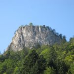 Piekna pogoda w górach Pieninach - widok na skały z przełu Dunajca